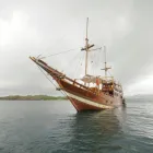 Gambar 1 PerusahaanAQUAMARINE YACHT CHARTER Boat Cruises di Kota Mataram NU